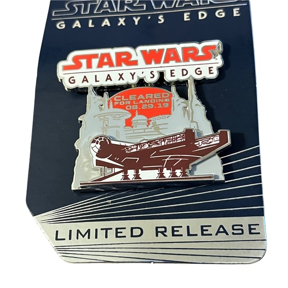 Disney Parks Galaxy’s Edge Opening Pin 2019 - Picture 2 of 3